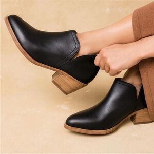 Nisolo Black Leather Ankle Boots